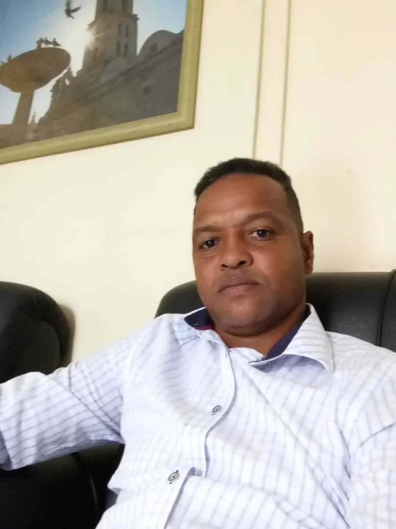 Imagen con camion en el puerto